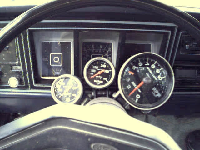 Gauges, Notice the low redline for a stock 6 cyl :-P